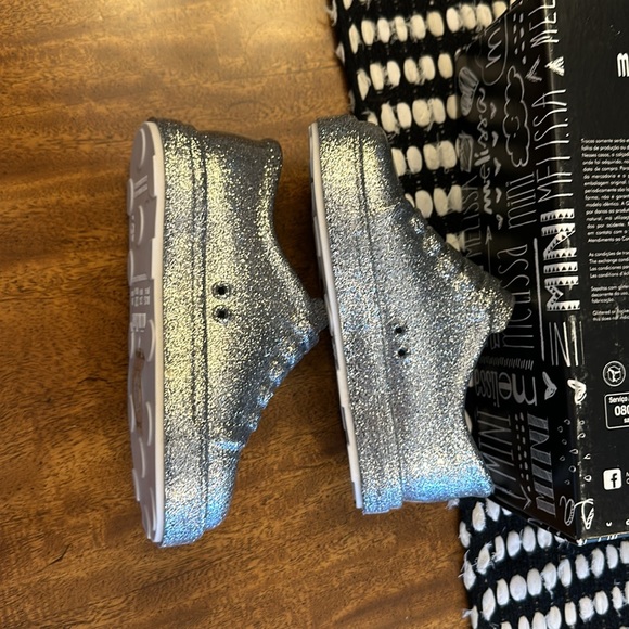 MINI MELISSA girls MINI BE SILVER GLITTER SNEAKERS - Picture 14 of 16